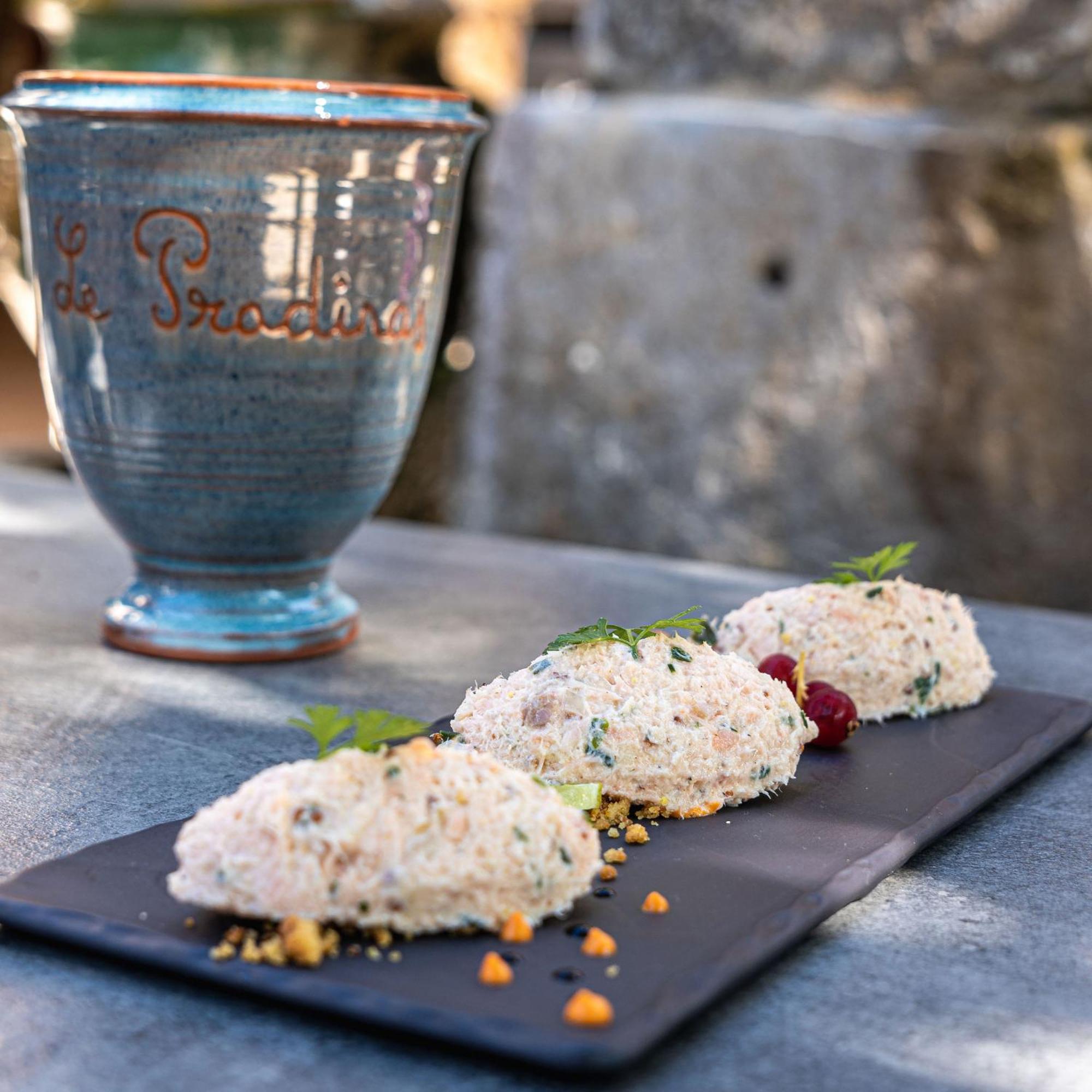 Logis Hôtel Restaurant Le Pradinas Anduze Exterior foto